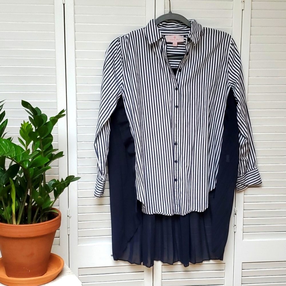 Laurie Felt Size XXS Navy and White Stripe Button Down With Sheer Pleate…